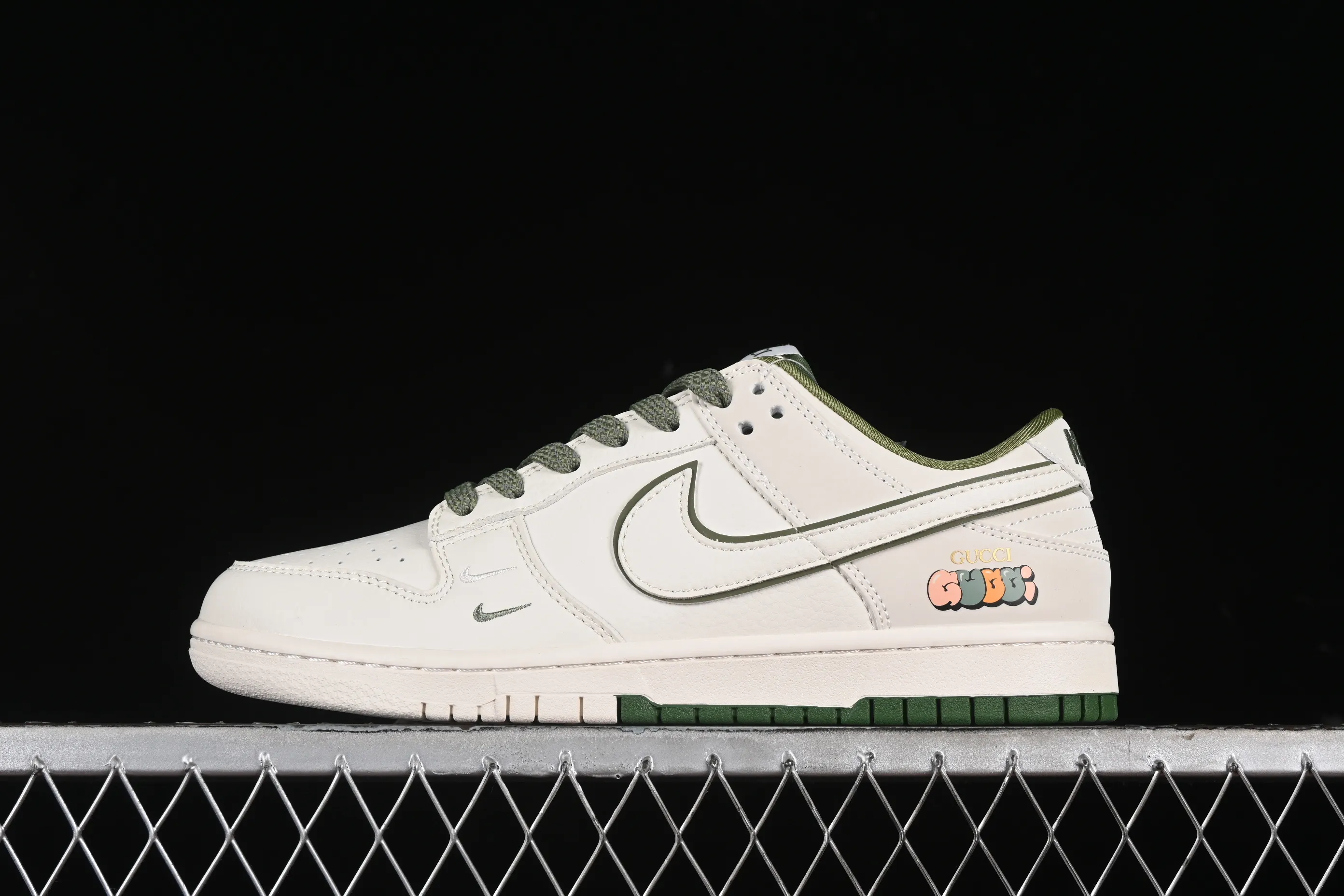 All categories Nk SB Dunk Series Nk SB Dunk Low High-end customized low-top sneakers Nk SB Dunk Low Gucci co-branded - off-white white green hook Anniversary high-end customized low-top casual sneakers DQ1098-398